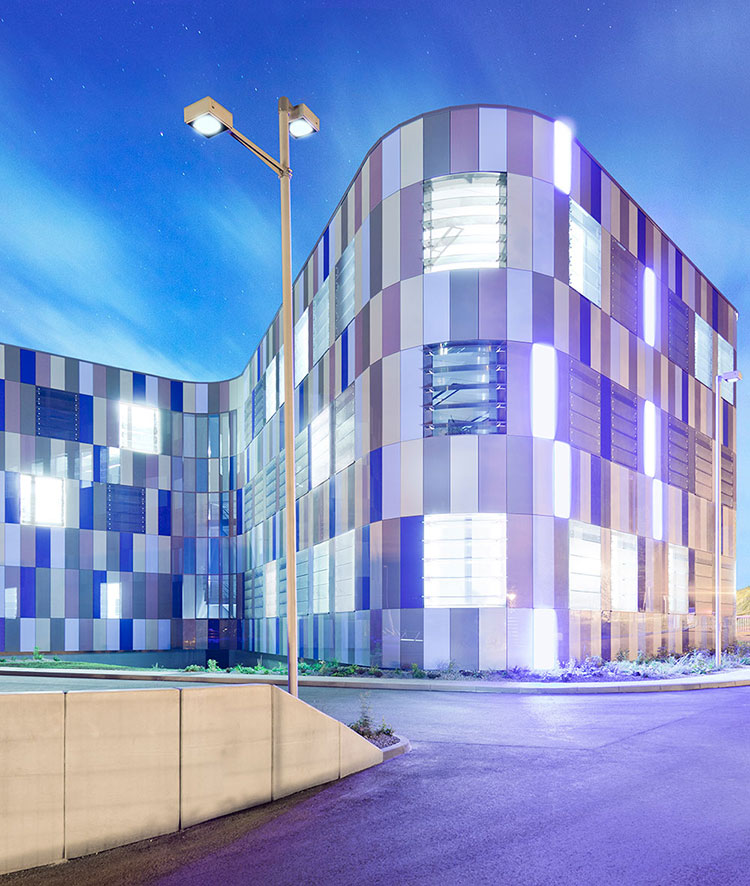 Building of the Fraunhofer Institute for Applied Optics and Precision Engineering IOF in Jena at night